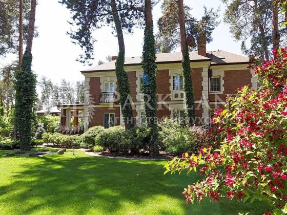 Продаж елітної Садиби в с.Романків в стилі   Англійських традицій Романків