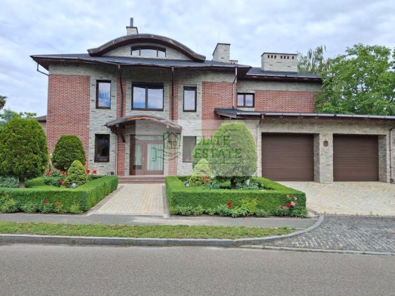 Продаж будинку 441 кв.м. з дизайнерським ремонтом в КМ Сонячна Долина Романків