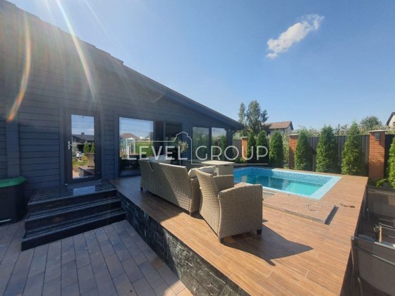 Романков, дом с бассейном в современном стиле, жизнь в 1м этаже! Романків