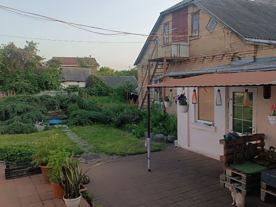 Продам Будинок не залежну половину  та Побудову на ділянці 10,68 соток Тарасовка