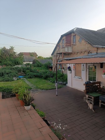 Продам Будинок не залежну половину  та Побудову на ділянці 10,68 соток - фото 1