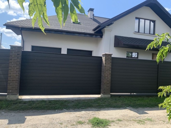 Новий будинок. Цегла 230+159 м2. Теплий. Центр. - фото 1