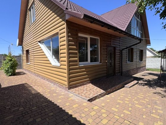 Чудовий Будинок в передмісті Фурси