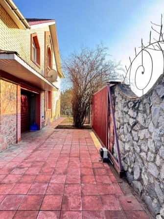 Продаж будинку з басейном. Без %
с.Чайки 
5 км до метро Житомирська - фото 1