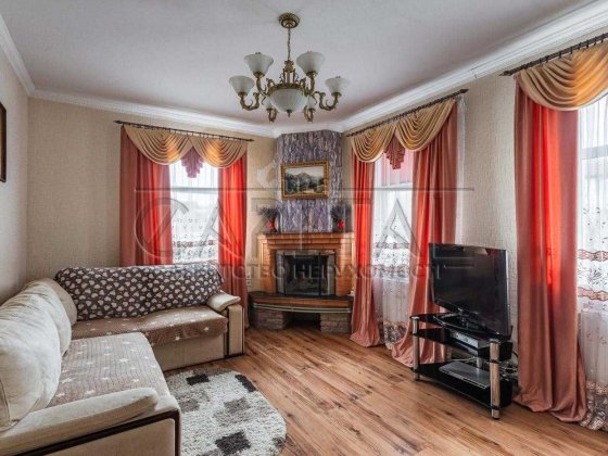 Продаж будинку Хотів, цегляний будинок із каміном та ділянкою 10 соток Хотов