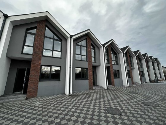 Таун в с.Хотянівка. всього в 5 км. від Вишгорода, курортна зона Хотянівка