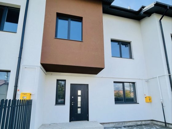 Продаж котеджу, початковий ремонт , центр Рудно! Рудное