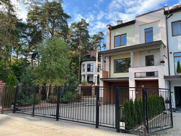 Продаж нового котеджу в Брюховичах біля озера - фото 1
