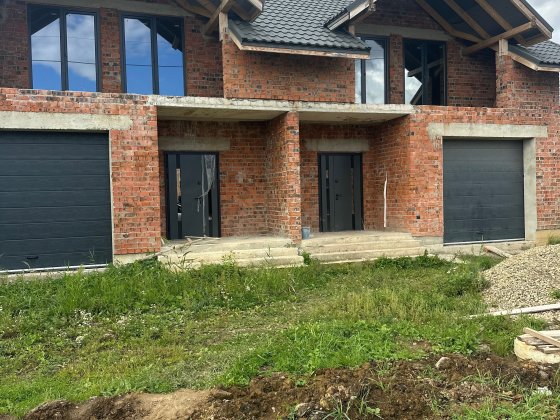 Продаються два котеджі Самбор