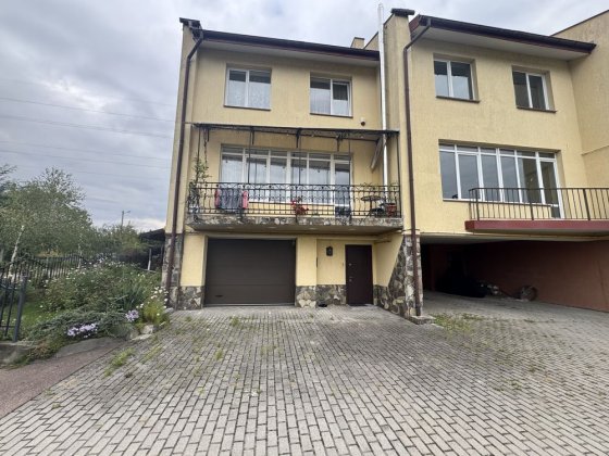 Продаж котедж у Винниках, вул. Яворницького, євроремонт, гараж. Винники