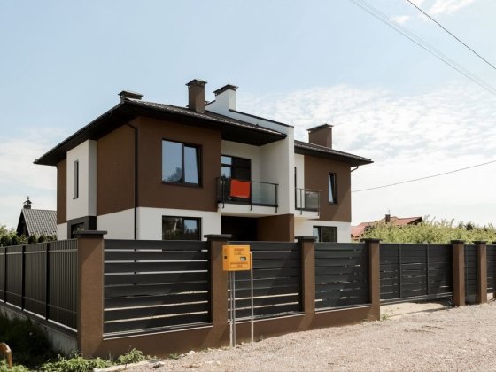 Продаж котеджу Львів Брюховичі біля соснового лісу Брюховичи