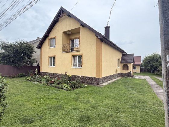 Продаж будинку поруч зі Львовом