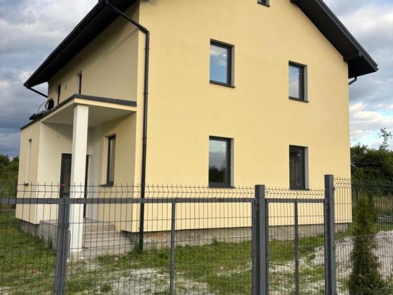 Будинок 140 м2 , / повних два поверхи / суперлокація ! Зимна Вода