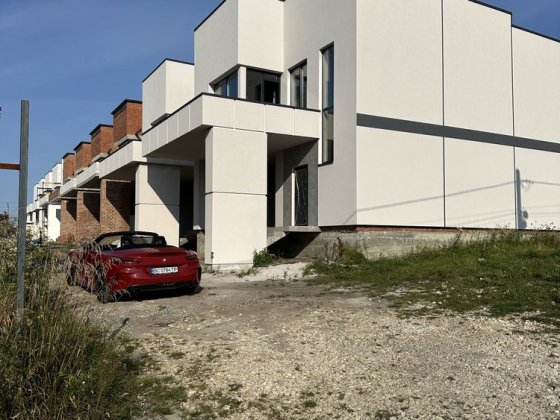 Продаж сучасних котеджів в Зубрі Зубра