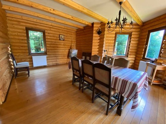 Продаж будинку зі зрубу з ремонтом та меблями Славское