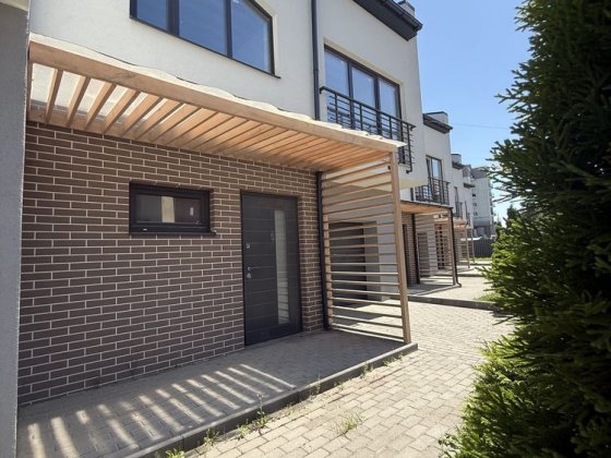 Власний котедж з гаражем за 500 м до Галицького Перехрестя Львова Малехов