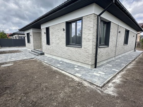 Одноповреховий будинок  в с.Зимна Вода/Конопниця Конопница