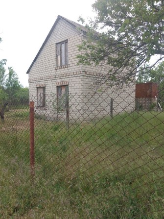 Двухэтажный дачный дом три километра от города - фото 1