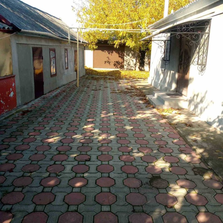 Будинок в центрі селища - фото 1