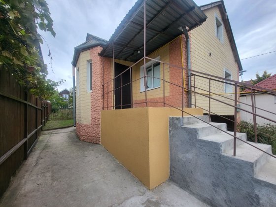 Дом на участке 3 сотки в центре Червоного Хутора Лиманка