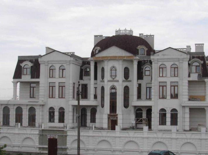 Дом-дворец в Совиньоне на участке 25 соток. 1K13 - фото 1