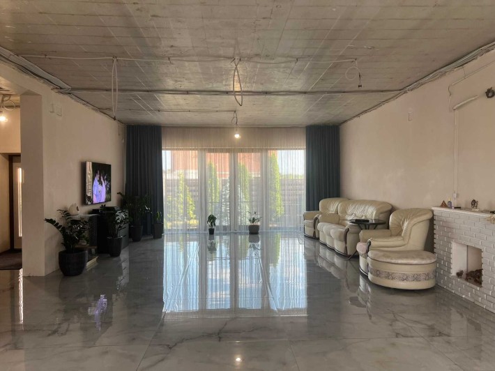 Продам просторный дом в с. Лески - фото 1