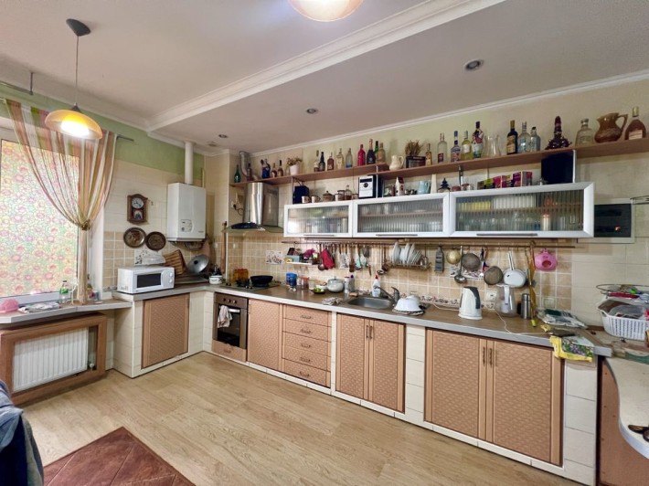 Продаю 4х ком дом с ремонтом рядом с озером. в пгт. Великодолинскле - фото 1