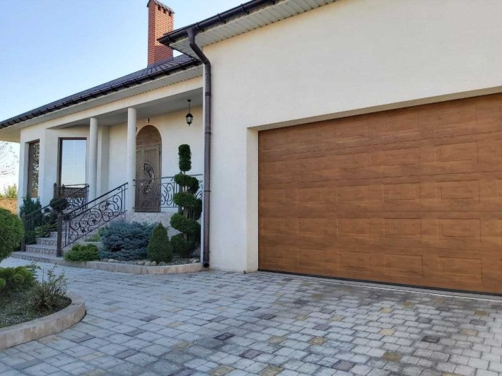 Дом хозяйский с цокольным этажом из ракушечника. Лески. Одесса - фото 1