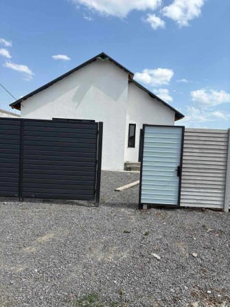 Продам дом в Лесках - фото 1