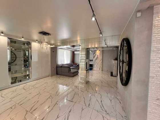 Продам будинок з ремонтом на ділянці 10 соток в с. Ліски. Лески