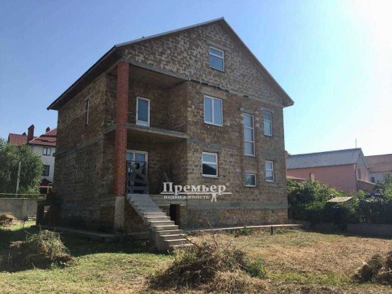 У продажу будинок для великої сім’ї Лески