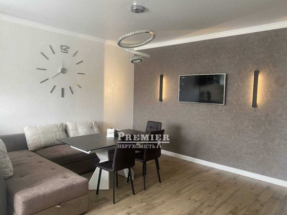 Продам сучасний будинок в Фонтанці Фонтанка