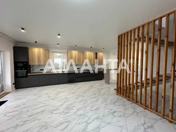 У продажу будинок з ремонтом  у Совиньоні 3 . Лиманка