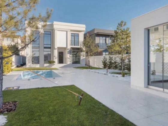 Новый дом 300 м2 в Совиньоне на 7.5 сотках. Дизайнерский ремонт. 1K13 Лиманка