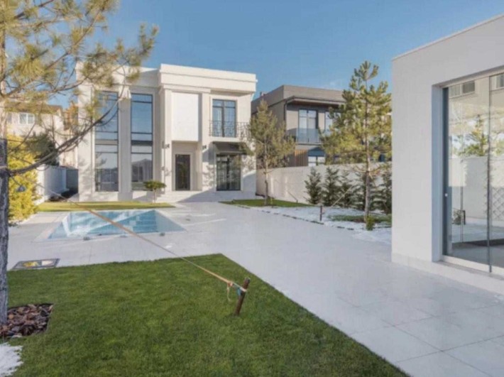 Новый дом 300 м2 в Совиньоне на 7.5 сотках. Дизайнерский ремонт. 1K13 - фото 1