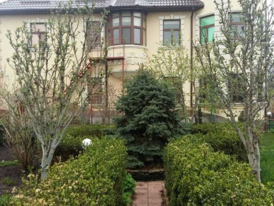 Большой добротный дом у трассы для любого вида деятельности Лески