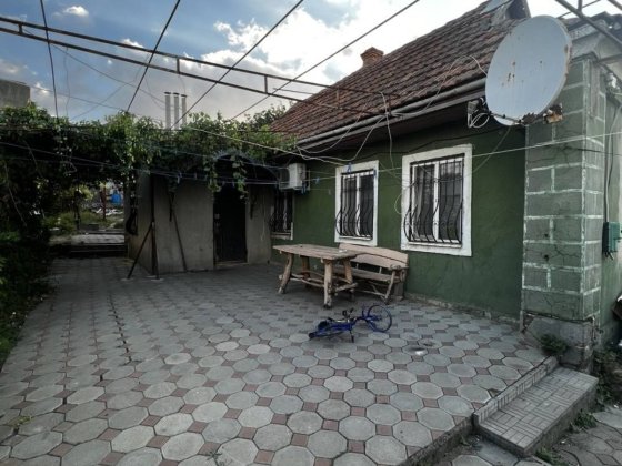 Продам  дом в Нерубайском с гаражом, коммуникациями и документами!