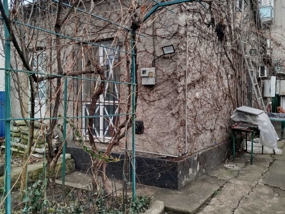 продам часть дома ( свой двор) Великодолинське