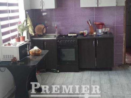 Продам двоповерховий будинок 6 соток землі