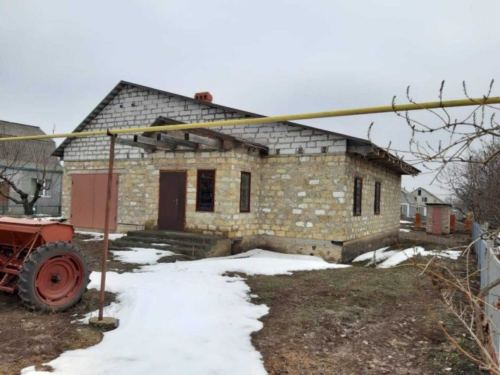 Дом под отделку с участком 6 соток - фото 1