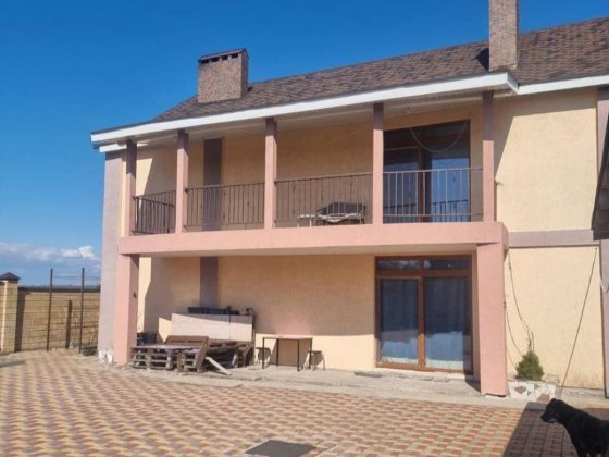 Светлое, Двухэтажный дом 200 кв.м.  6 соток земли, без комиссии Светлое