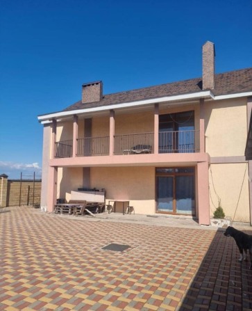 Светлое, Двухэтажный дом 200 кв.м.  6 соток земли, без комиссии - фото 1