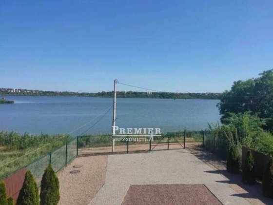 Двоповерховий будинок із ремонтом у Сухому Лимані