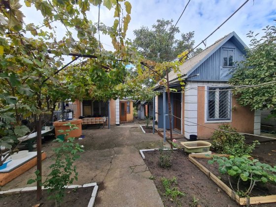 Дом -Дача  с гаражом  летней кухней подвалом в Бурлачьей Балке Бурлачья Балка