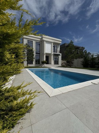 Эксклюзивное предложение в Совиньоне! Новый дом с бассейном - фото 1