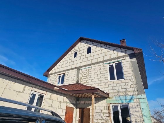 Село Усатово. Большой двухэтажный дом с землей. Усатово