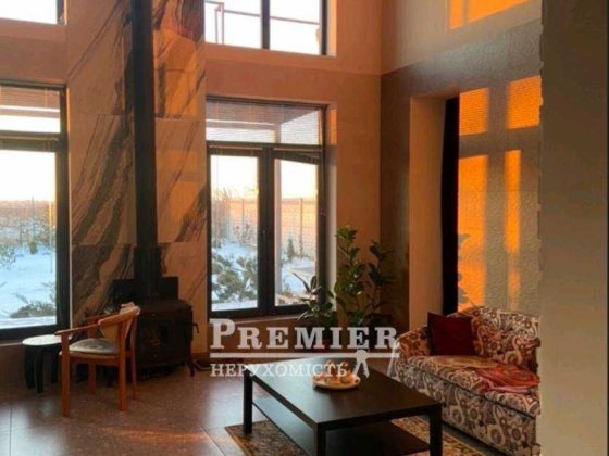 До продажу сучасний будинок у смт. Таїрово Таирово