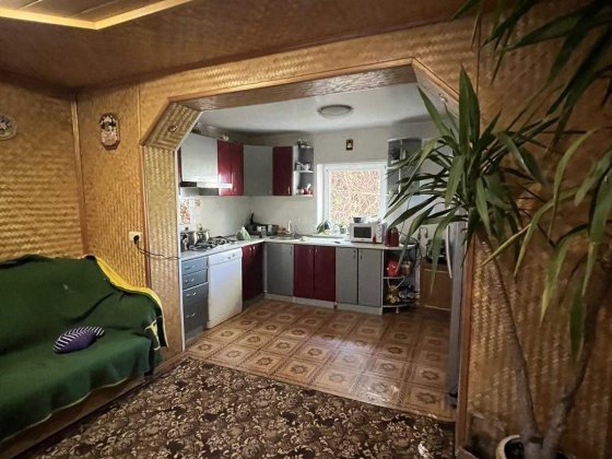 Хороший капитальный дом с земельным участком возле города Корсунці