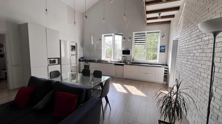 Продается современный и уютный дом в живописном селе Молодежное. - фото 1