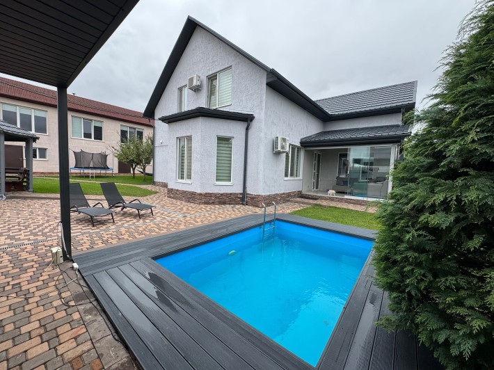 Будинок  204м2 + будинок для гостей 120м2, 7 соток. Великий Дальник - фото 1